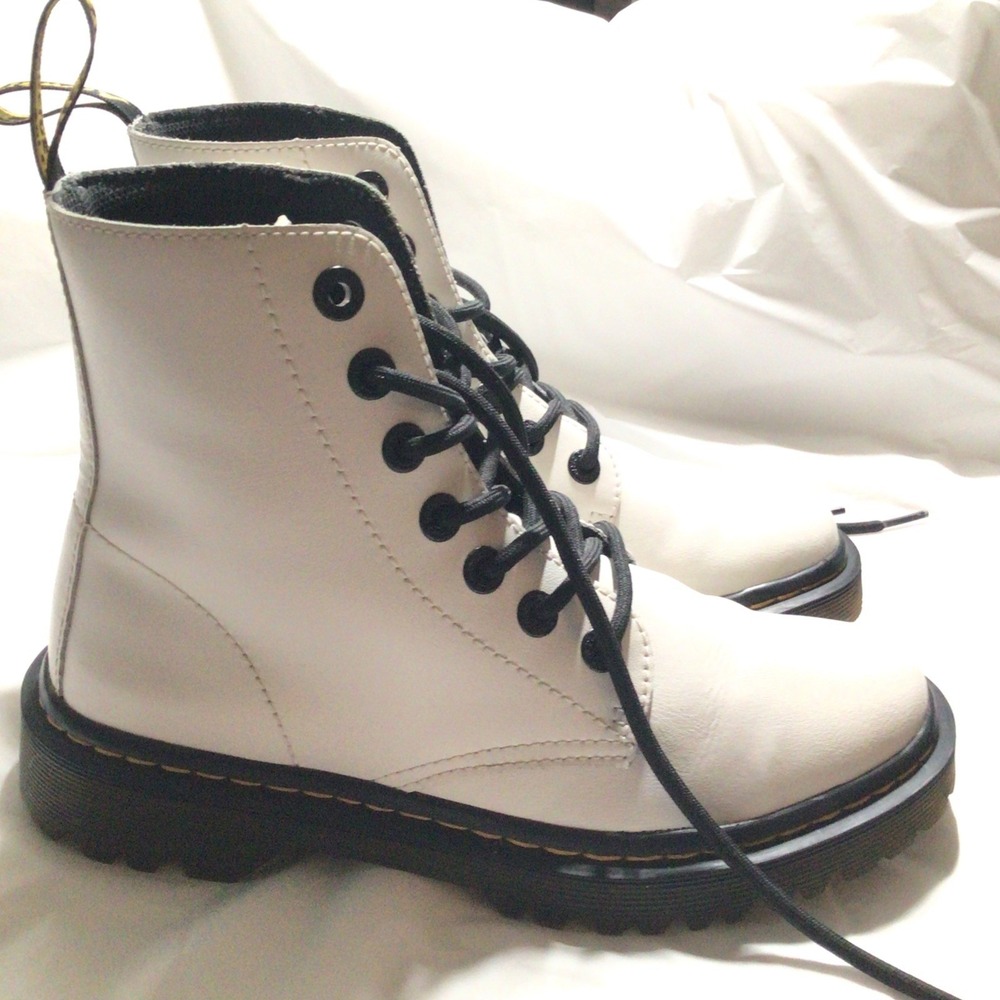 Dr. Martens Air Wair Luana Combat Boots Womens Size 6 White